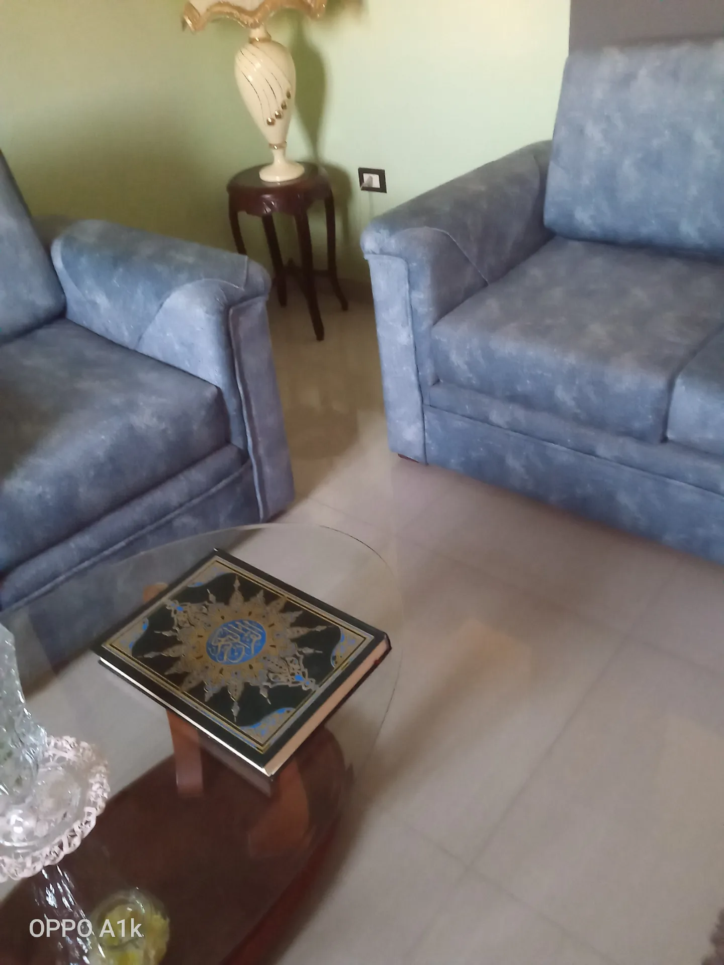 انتريه مودرن اثنين كرسى وكنبة وتربيزاة