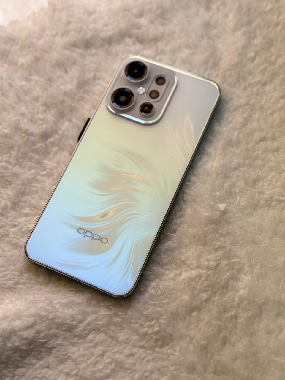 *📱🔥 وصل ملك الفئة* *المتوسطة…* *مع أداء جبار وشكل يخطف العين!* 😍 ✨ *أوبو رينو 15 برو♥️🏆🍁🤩👏🏻*