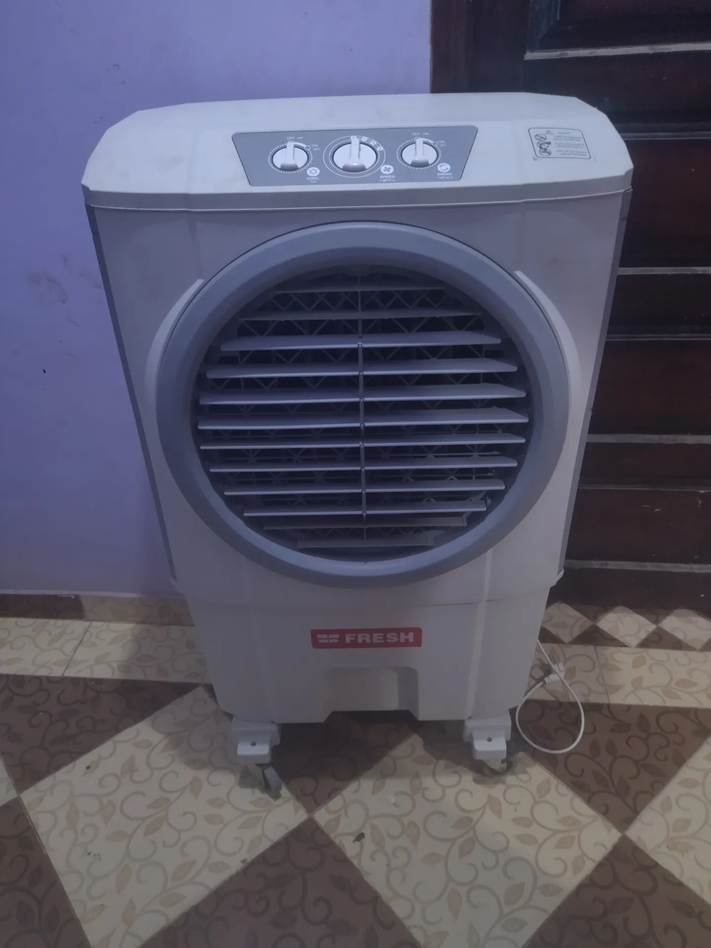 تكييف العمر الطويل
تكييف صحراوي فريش.
المبرد ده مش مجرد مروحة بتهوي، ده نظام تبريد كامل هيحول جحيم الصيف لجوا لطيف ومنعش.
ليه مبرد فريش و الاختيار الأ
