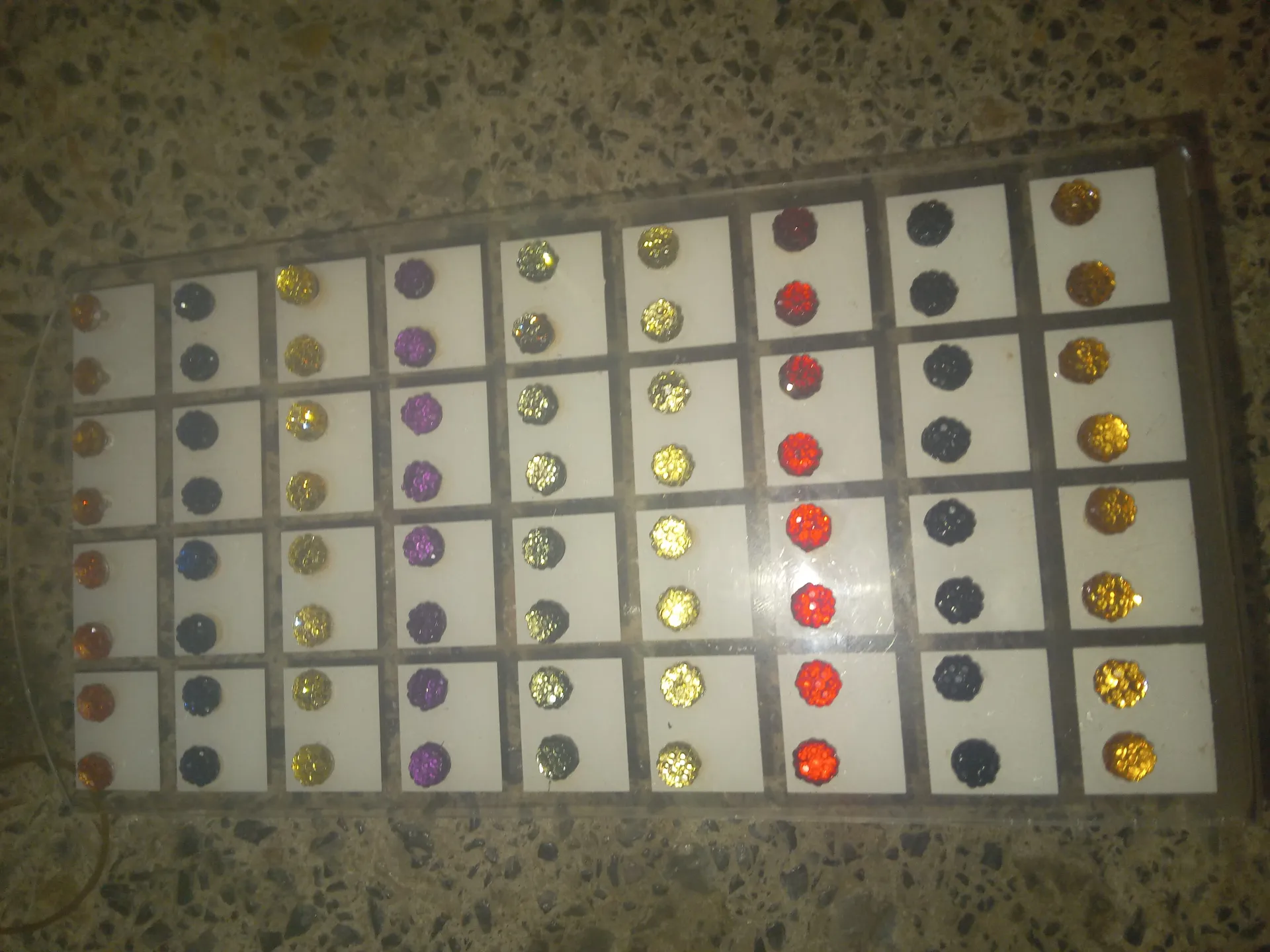 علبة أكسيسورات الأذن