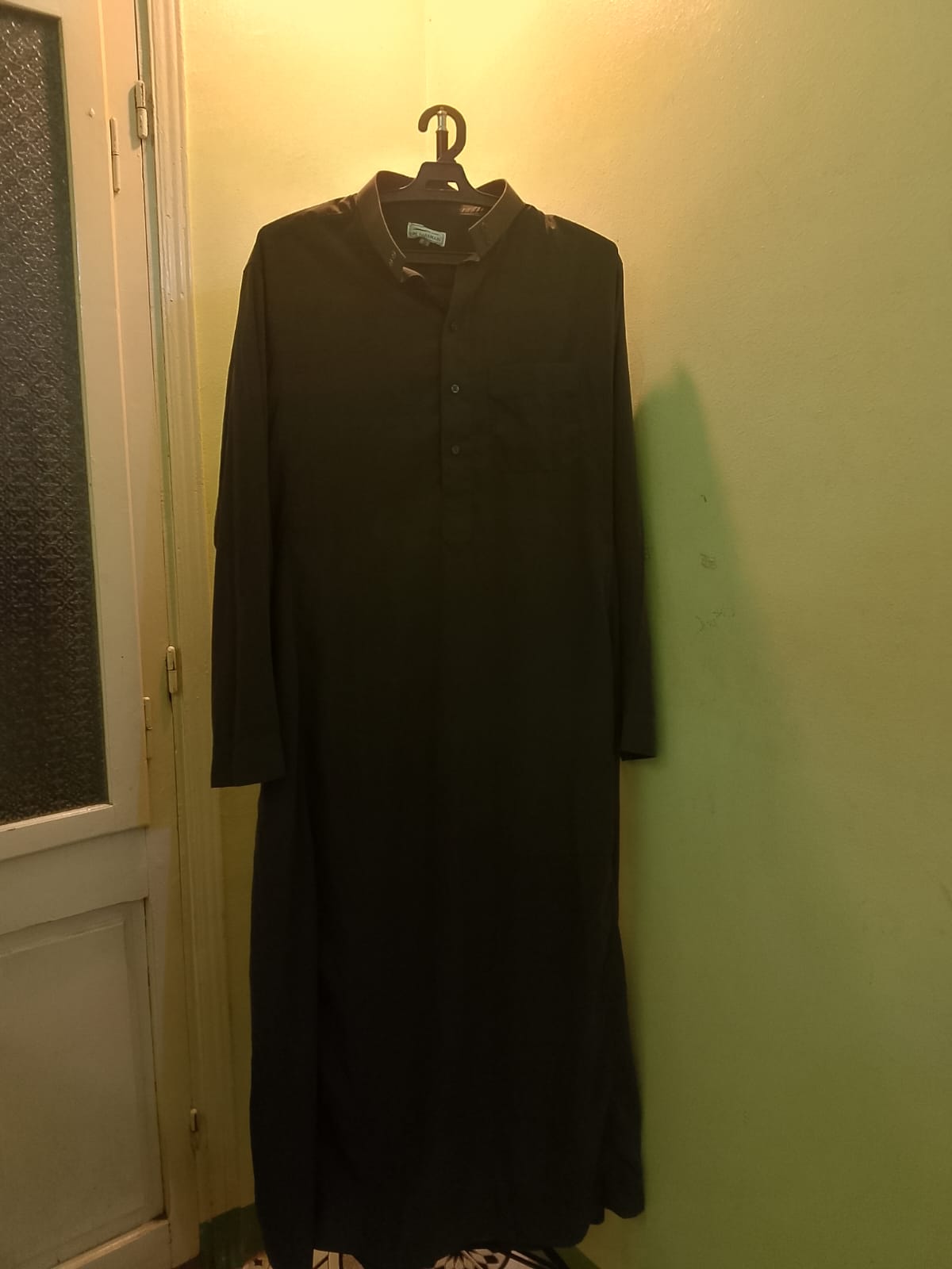 جلابيه جديده لون زيتي مش مستعمله جديده