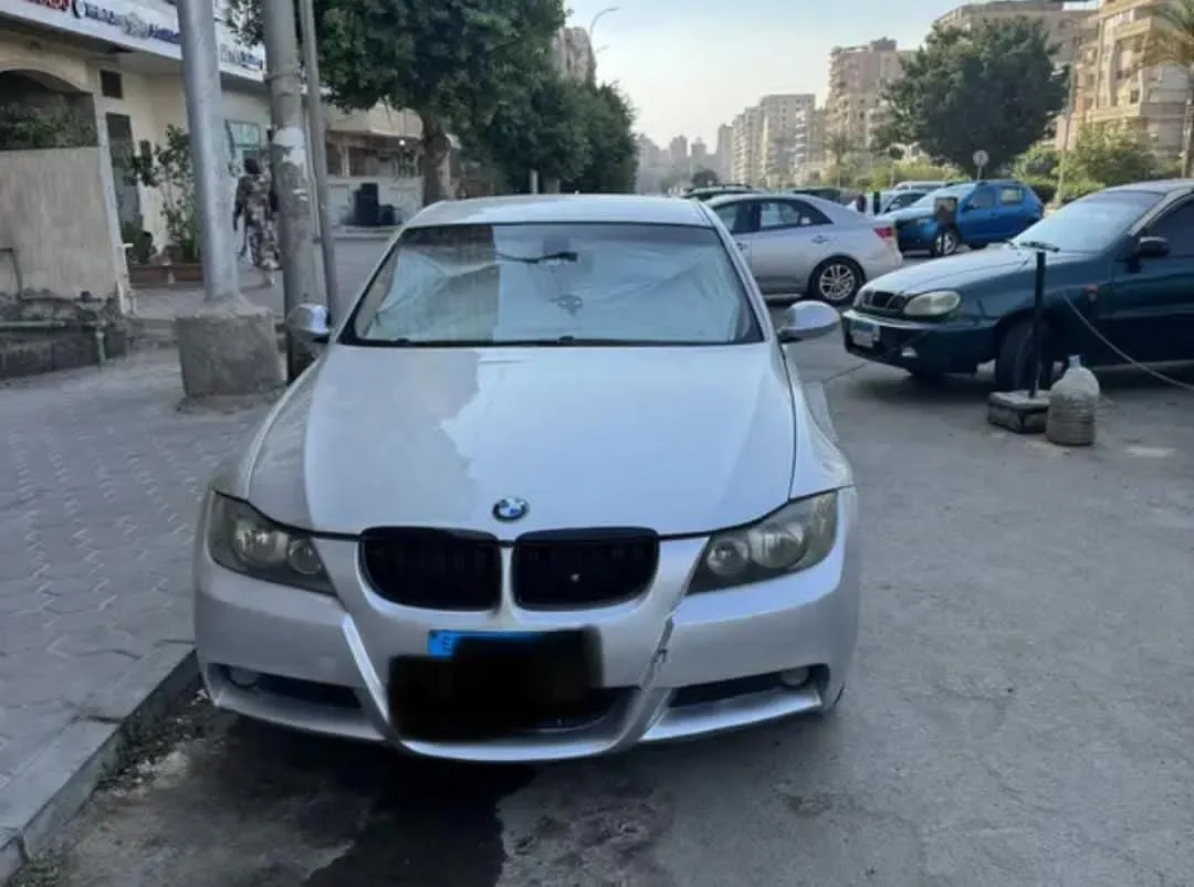 لعشاق السيارات الألمانية BMW موديل 2006