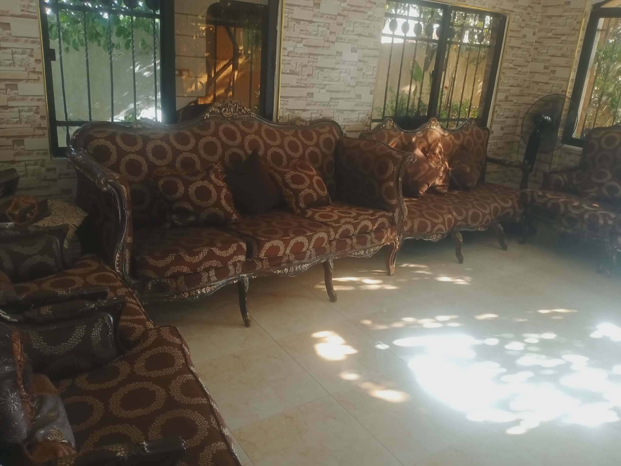 كنب 12 مقعد الموقع خريبه السوق السعر 75 دينار التواصل فقط عالوتساب 0782770184