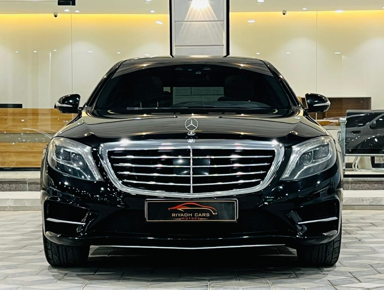 سيارة مرسيدس s400 AMG استعمال خفيف