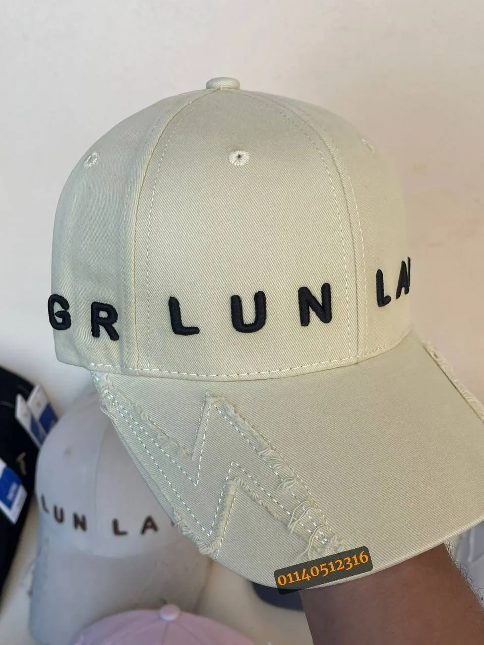 لفتره محدوده اي كاب  grlun laf it
ب 200 والاثنين ب 350 والمعينه قبل الاستلام للتواصل 01070276779
