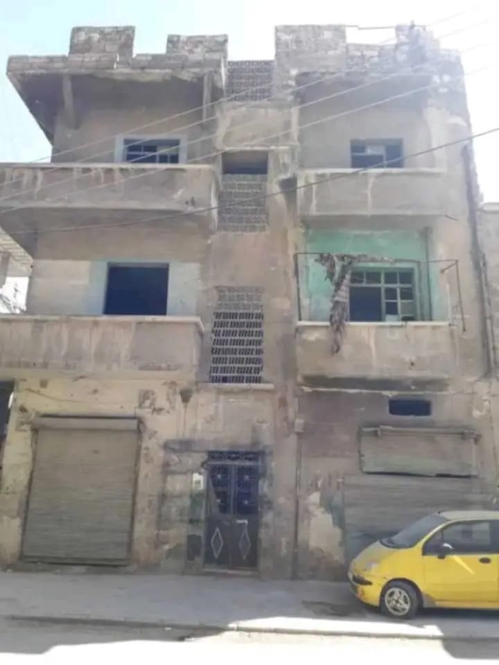 للبيع حوش عربي مع 5دكاكين