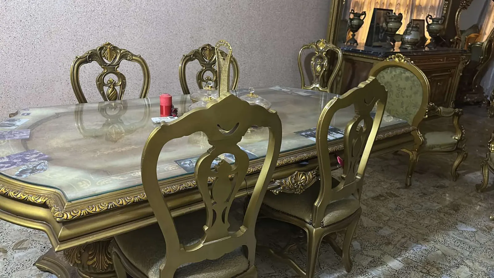 ميز طعام