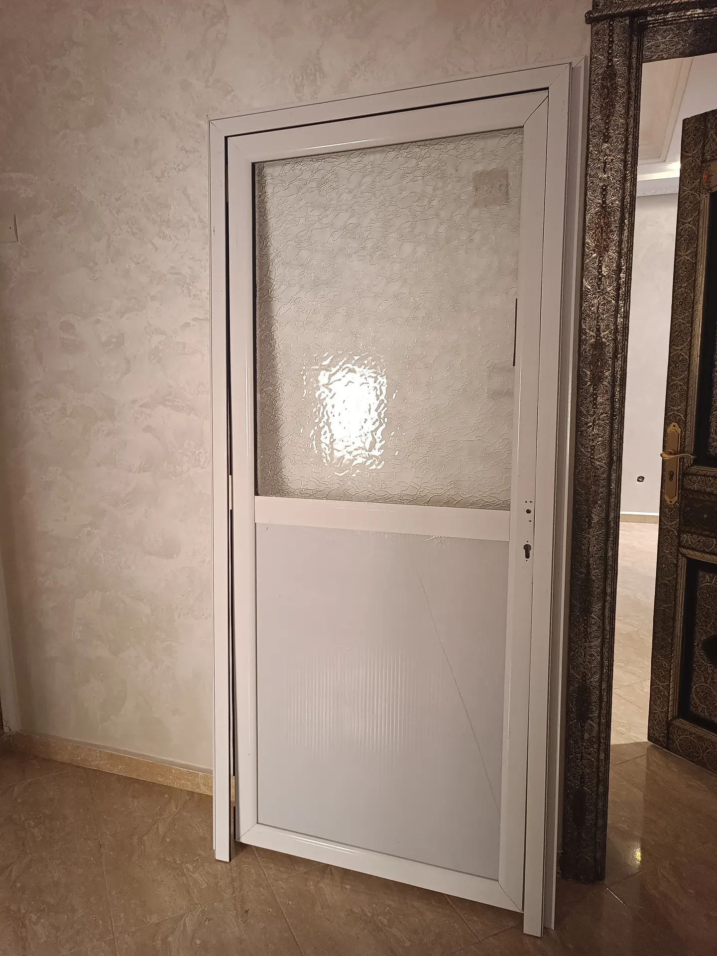 باب أليمنيوم