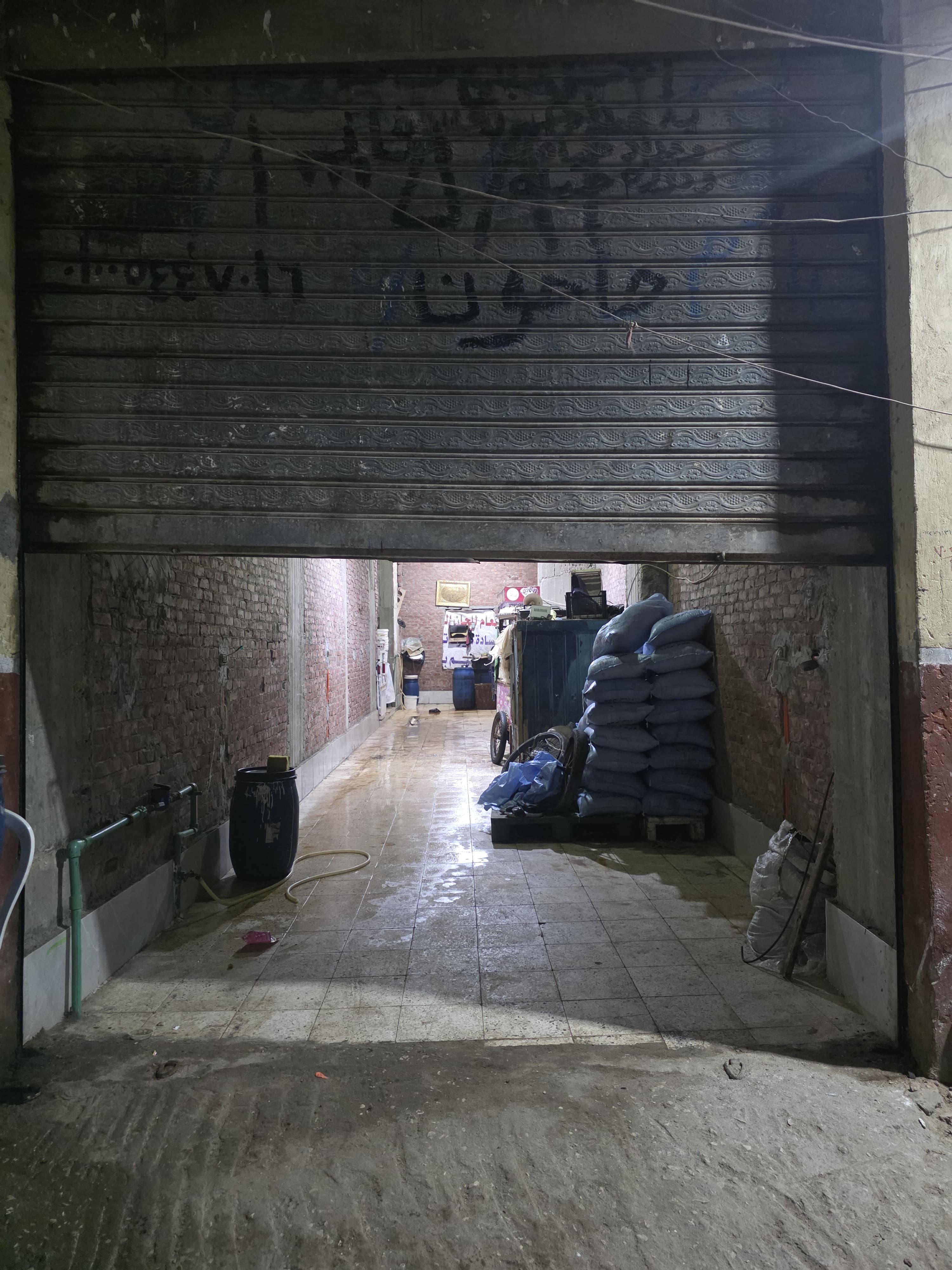 محل للبيع