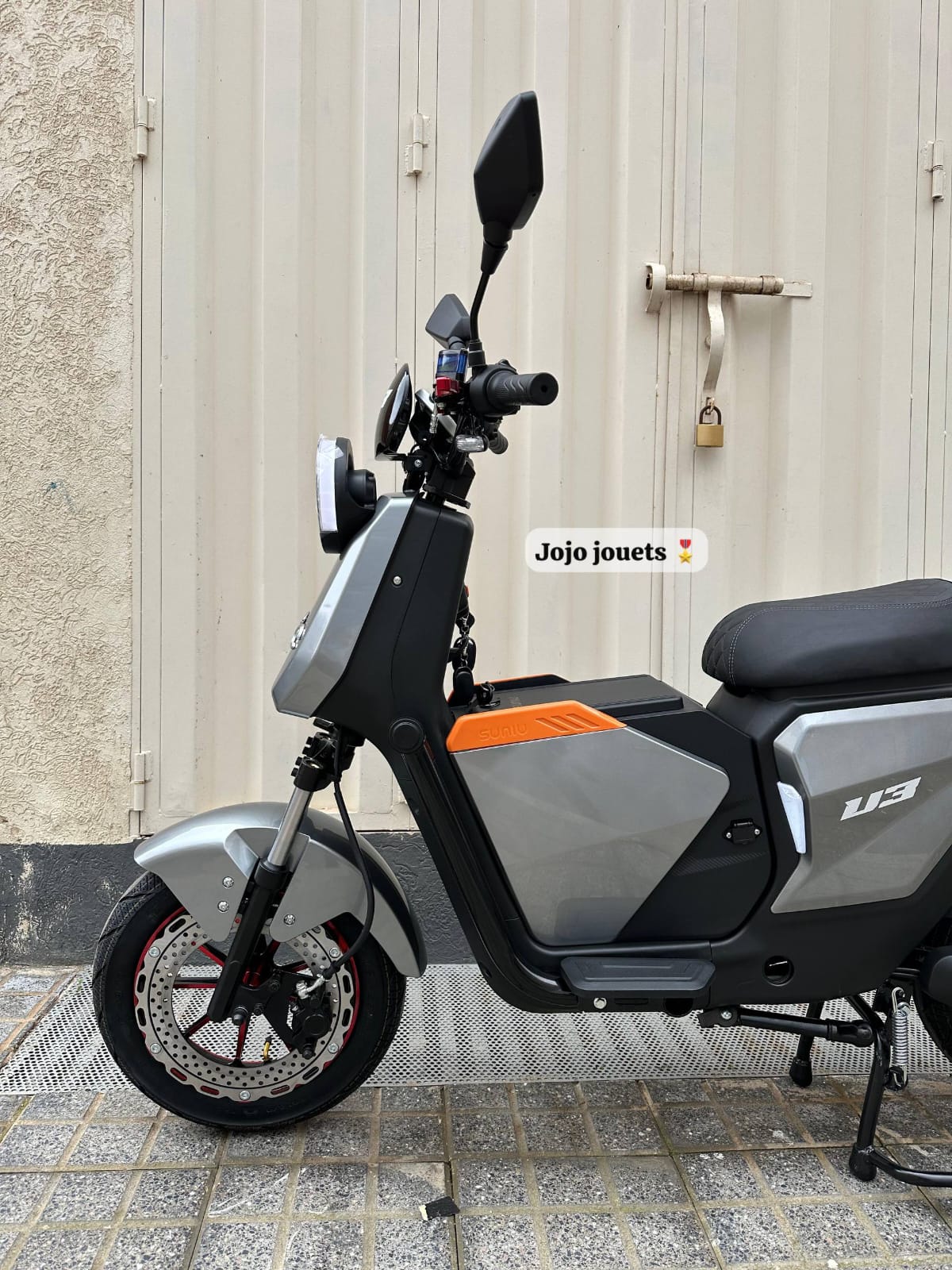 MOTO ÉLECTRIQUE PERFORMANCE 2000W U3 Emove Moteur 2000W Garantie 1 an Batterie lithium 72V30Ah SMART BMS APP Garantie 3 ans Batterie longue duré