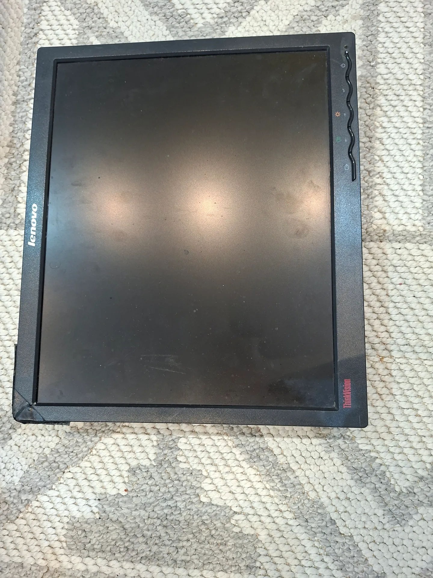 شاشة لينوفو lenovo للبيع